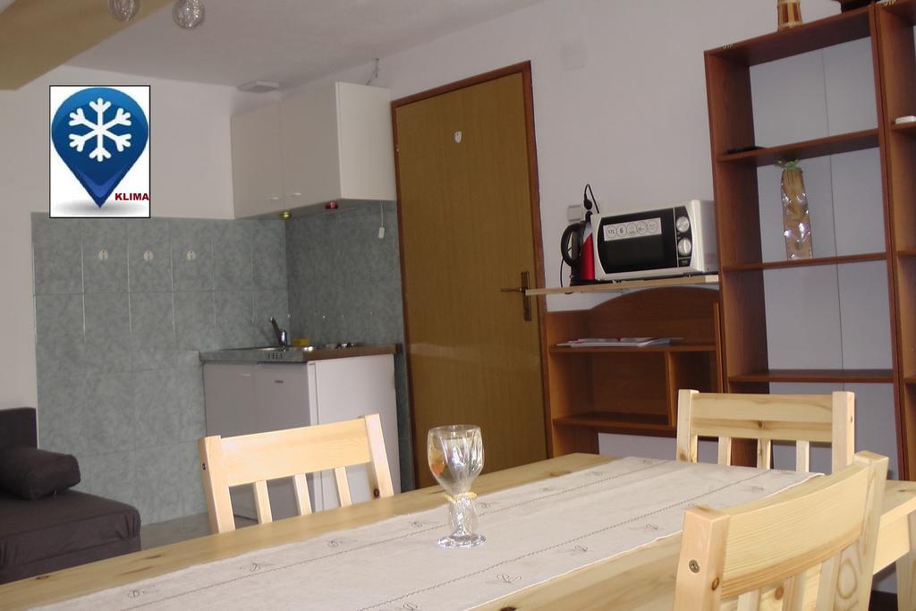 קורניצה Apartment And Rooms Aracic מראה חיצוני תמונה