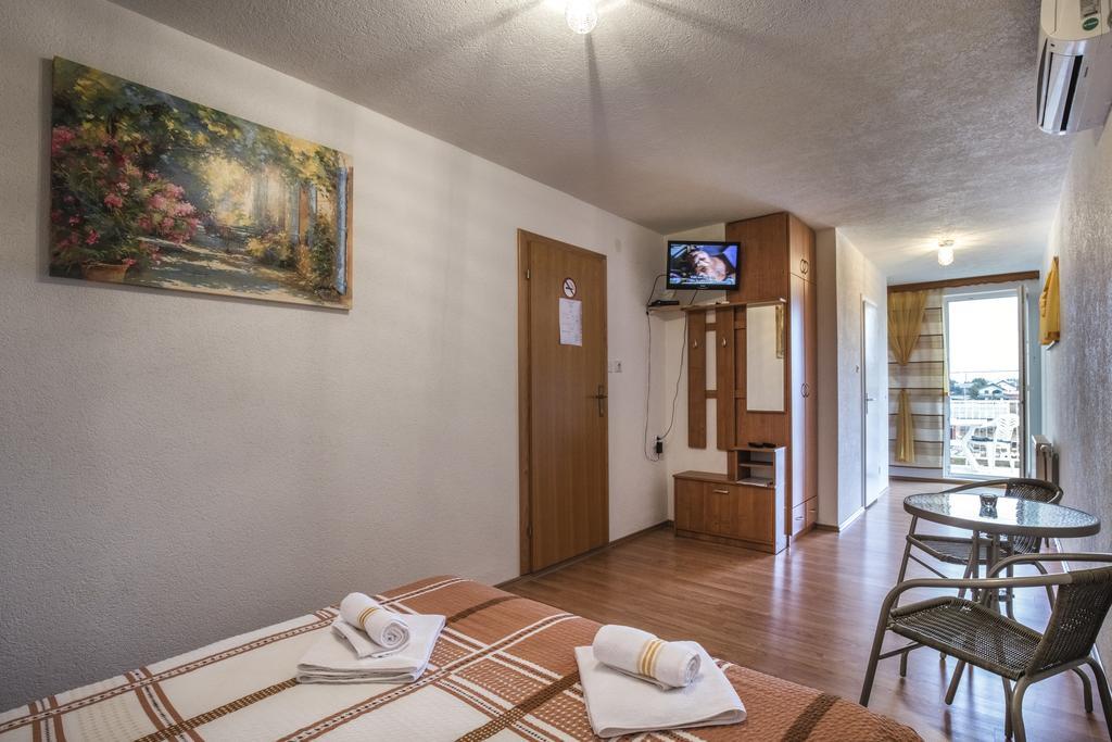 קורניצה Apartment And Rooms Aracic חדר תמונה