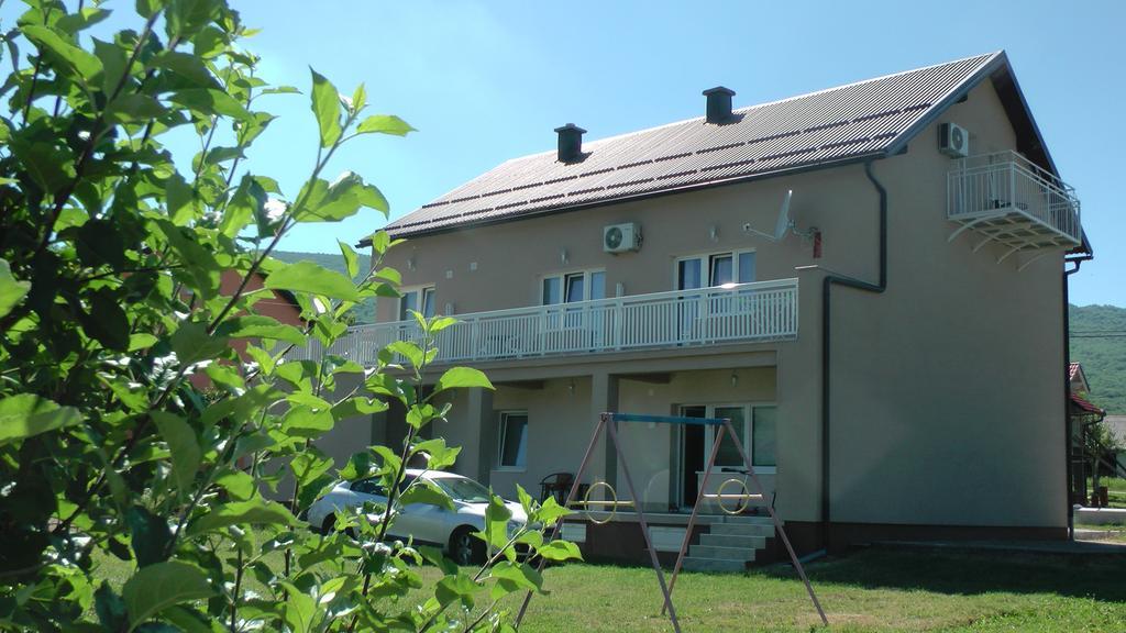 קורניצה Apartment And Rooms Aracic מראה חיצוני תמונה