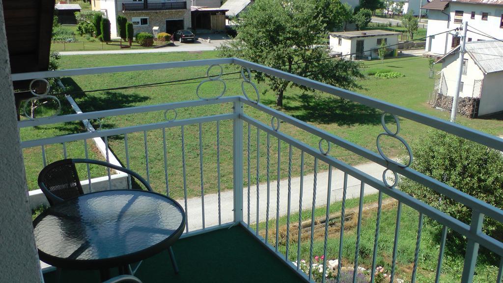 קורניצה Apartment And Rooms Aracic מראה חיצוני תמונה
