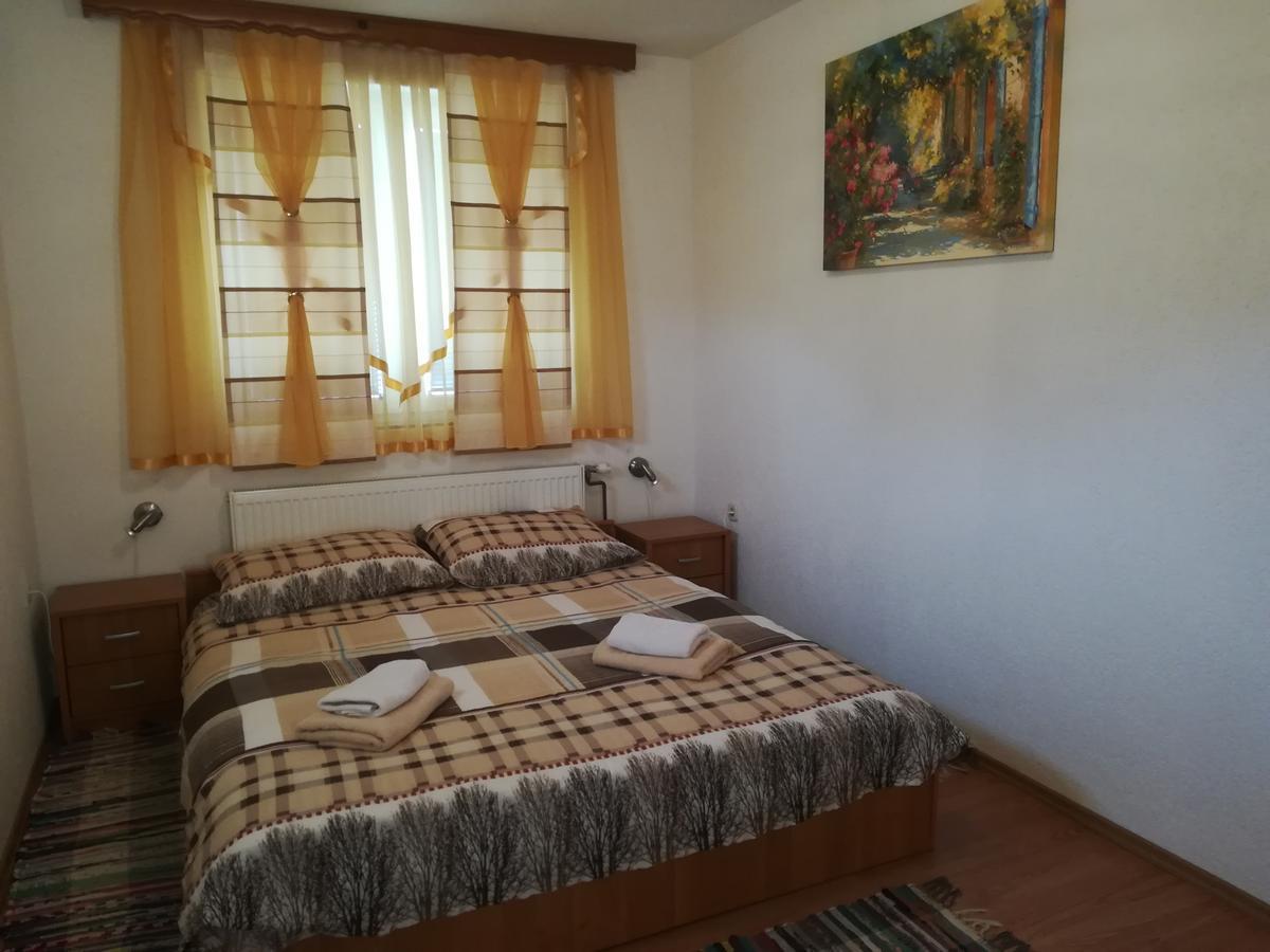 קורניצה Apartment And Rooms Aracic מראה חיצוני תמונה