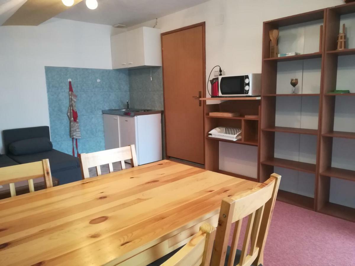 קורניצה Apartment And Rooms Aracic מראה חיצוני תמונה