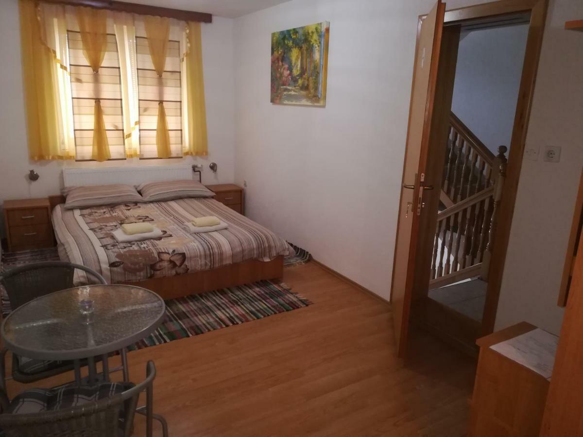 קורניצה Apartment And Rooms Aracic מראה חיצוני תמונה